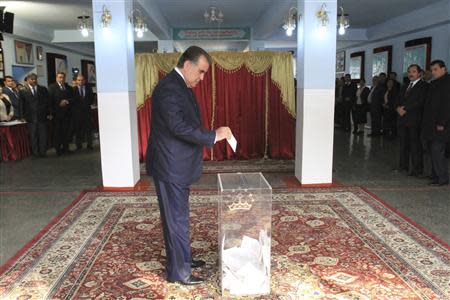 Tajikistan's President Imomali Rakhmon casts his ballot during the presidential election in Dushanbe, in this November 6, 2013 handout photograph provided by the Press Service of presidential administration of Tajikistan.REUTERS/Press Service of presidential administration of Tajikistan/Handout via Reuters