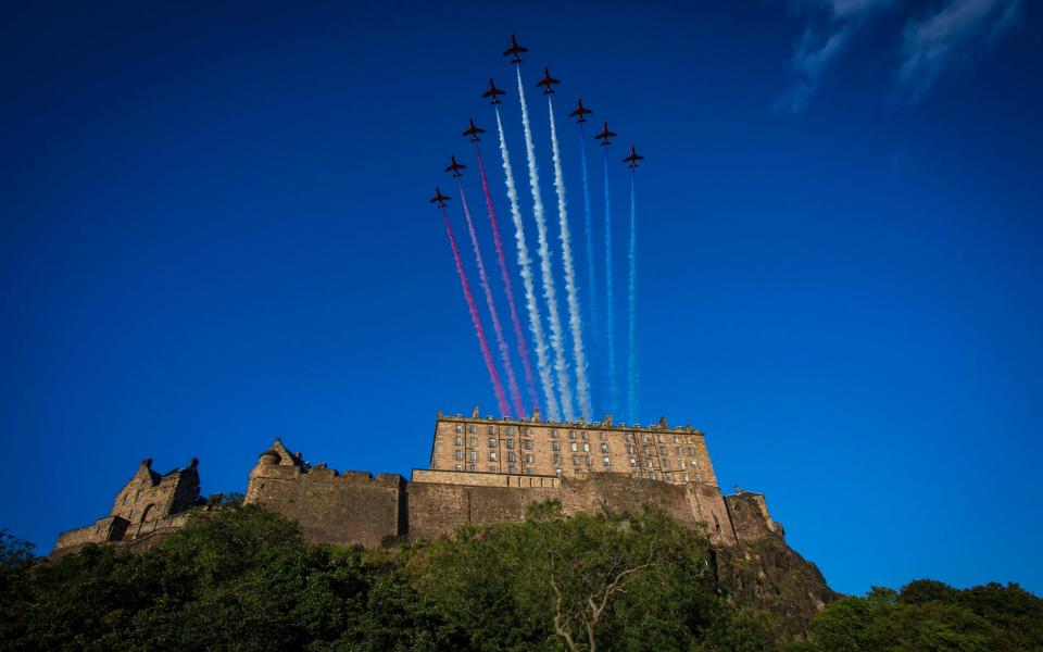 The RAF Red Arrows perform a fly past over Edinburgh Castle on Aug 24 - Andrew West | EdinburghElitemedia.co.uk