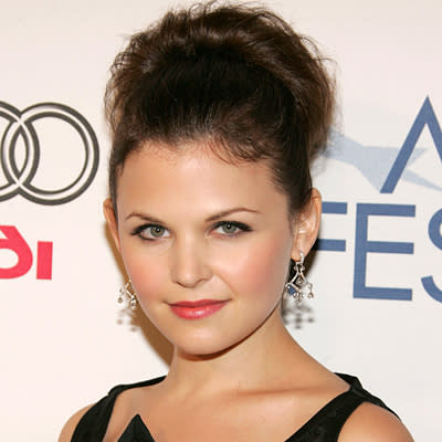 <p>The <em>Walk the Line</em> actress wore her hair in a pouffy undone bun.</p>