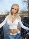 La modelo ucraniana Valeria Lukyanova, nacida en Odessa, y quien se ha convertido en un tema viral en Internet. Tiene un canal en Youtube, llamado Amatue, al igual que una página web en ruso donde expone sus ideas, sus fotos y su música. ¿Qué les parece?