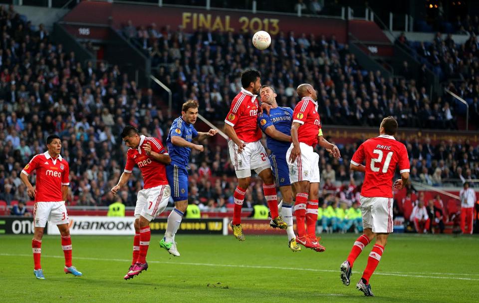 Chelsea and Benfica players contest a corner