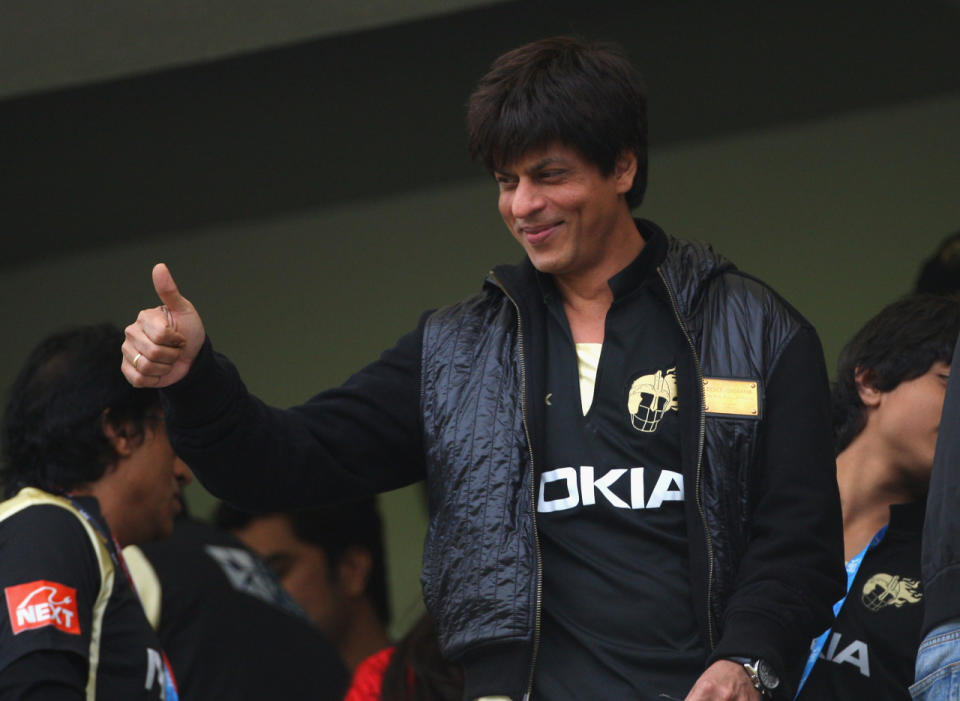 O ator indiano Shah Rukh Khan está em oitavo na lista de artistas e 86o geral, com US$ 33 milhões ganhos.