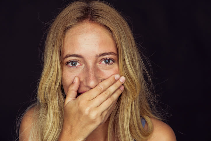 Tal vez tengas mal aliento y no lo sepas. ¡Aprende a comprobarlo! – Foto: PhotoAlto/Frederic Cirou/Getty Images