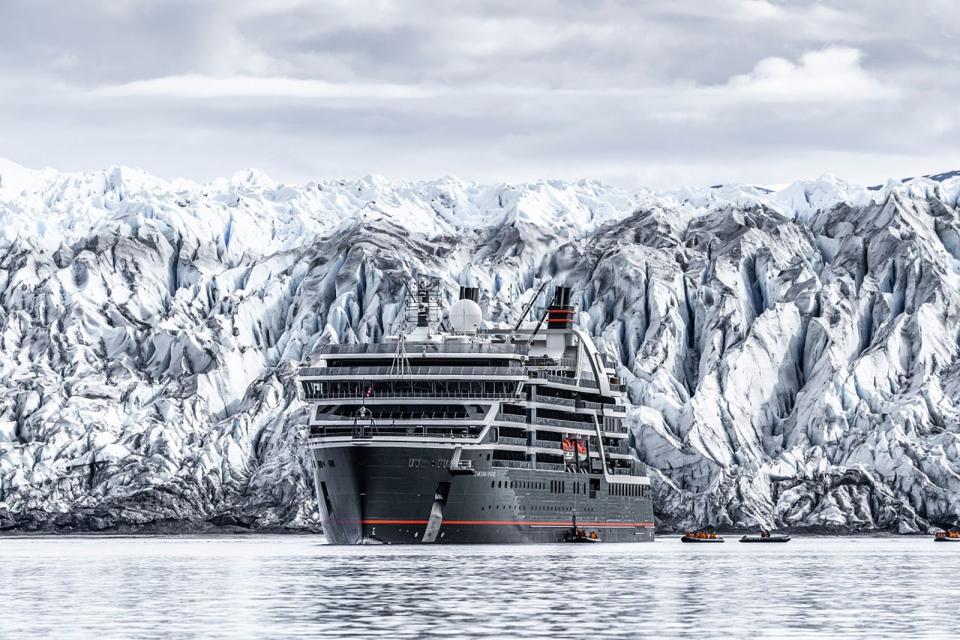 「璽寶郵輪南極追夢號」剛於2023年完工下水，斥資超過新台幣70億元建造，為目前極地探險郵輪中最新、最奢華、噸位最大船隻。（璽寶郵輪提供）