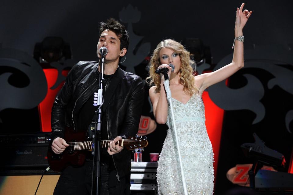 John Mayer and Taylor Swift on stage together at the 2009 Jingle Ball