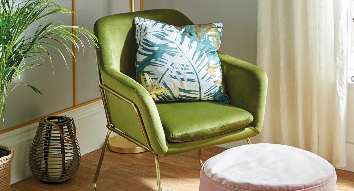 Sit back and relax in Aldi's luxe-looking arm chairs. (Aldi)