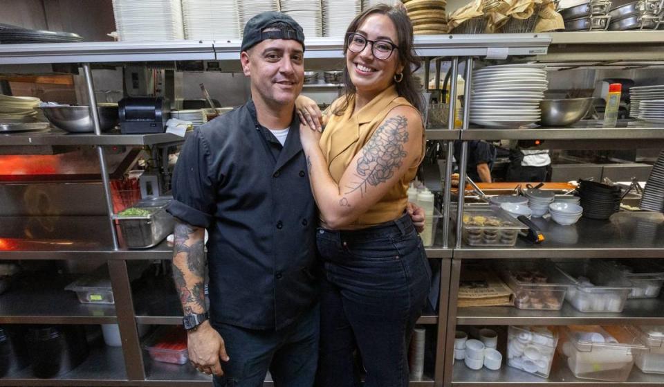 Alejandro Herrera y Jayleen Fernández llevan 10 años trabajando en Finka, que celebra su décimo aniversario.