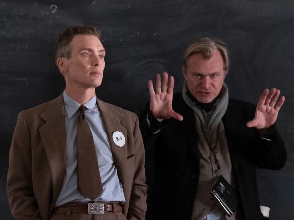 Cillian Murphy y Christopher Nolan en el set de Oppenheimer (Crédito: Warner Bros.)