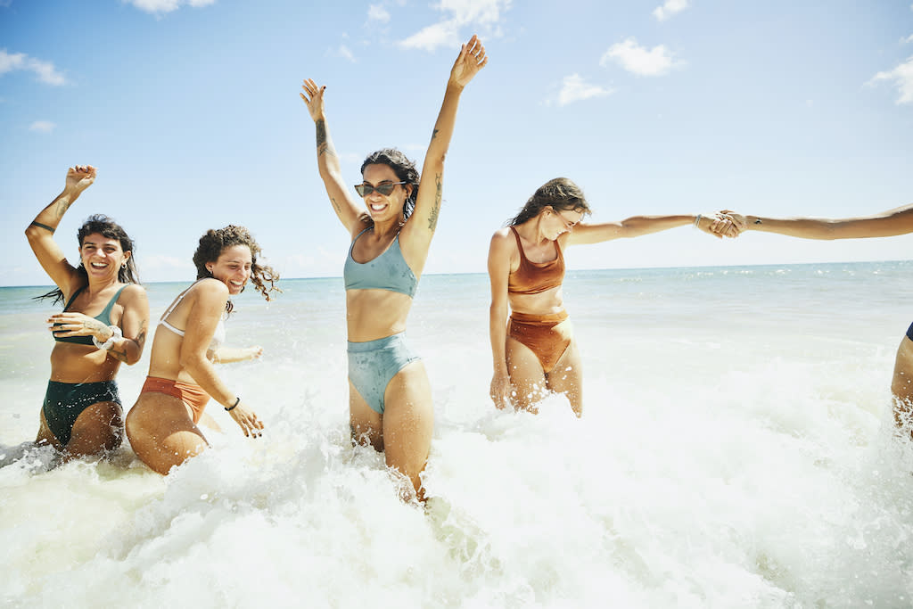 L'été, difficile d'aller à la plage sans se baigner, surtout lorsque le thermomètre affiche 30°C (Photo : Getty Images)