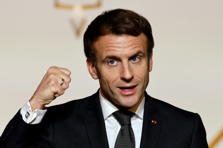 Emmanuel Macron lors de la remise des trophées des Rabelais des jeunes talents, à Paris, le 12 janvier 2022 - Ludovic MARIN © 2019 AFP