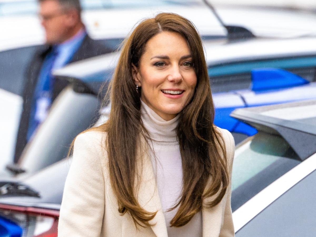 Kate Middleton's Controversial Royal Portrait Has Mysteriously ...