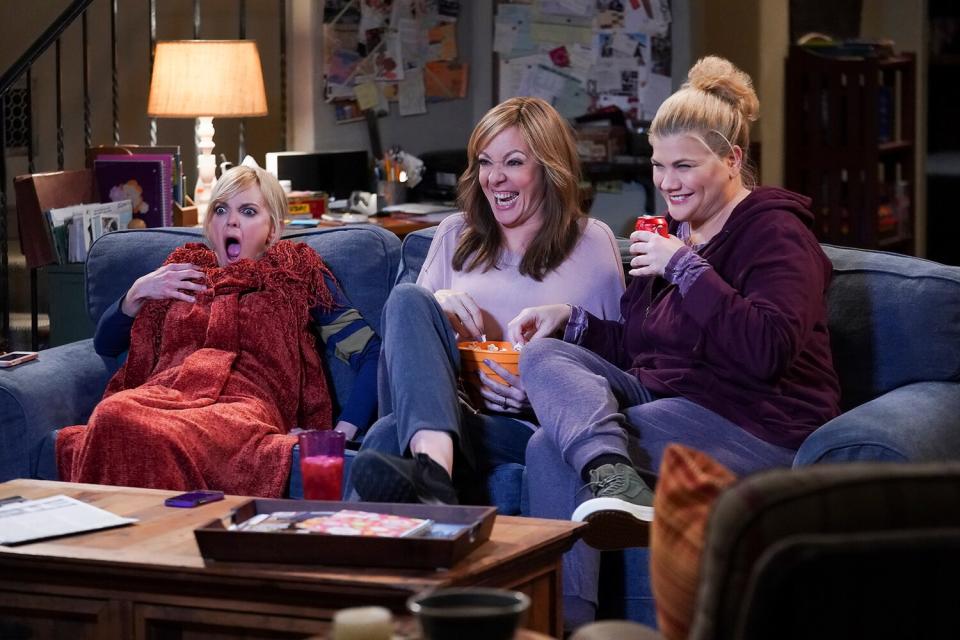 Anna Farris as Christy, Allison Janney as Bonnie, and Kristen Johnston as Tammy in Mom