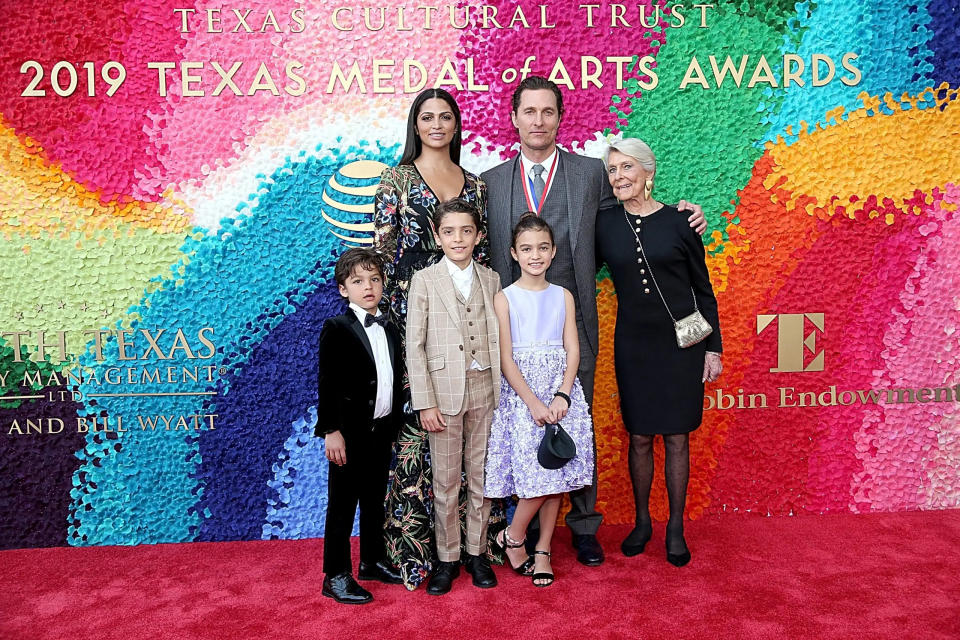 matthew mconaughey and camila alves with children and his mom kay