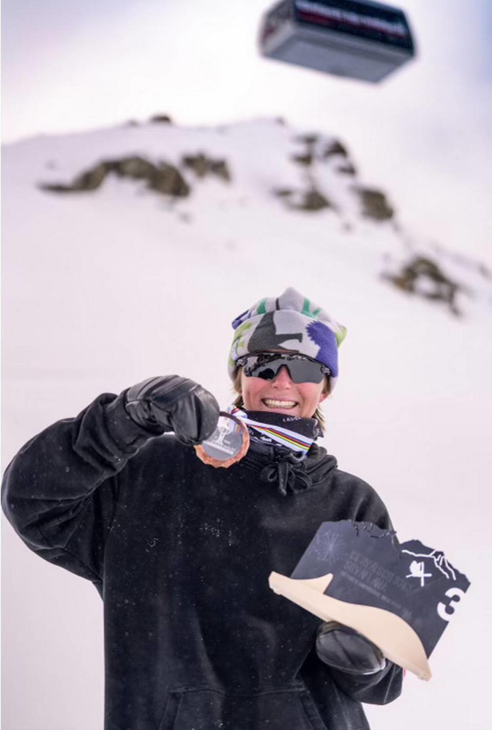 Riccomini holds up a medal.