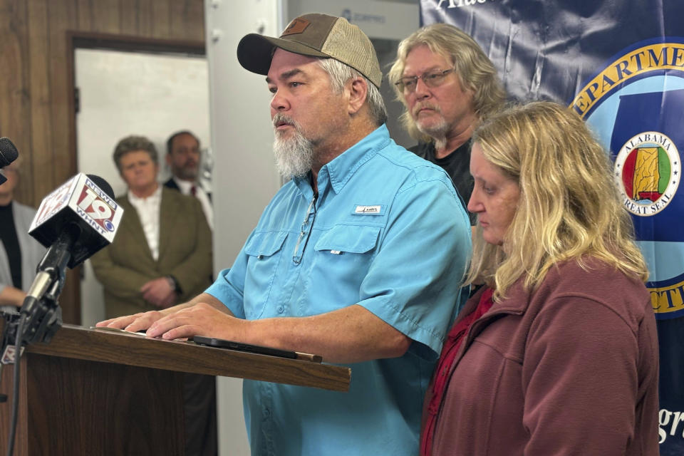 Mike Sennett, son of Elizabeth Sennett, and other family members speak after Kenneth Eugene Smith’s execution in Atmore, Ala., on Thursday, Jan. 25, 2024. Alabama executed convicted murderer Smith with nitrogen gas Thursday, putting him to death with a first-of-its-kind method that once again placed the U.S. at the forefront of the debate over capital punishment. Smith was convicted of the 1988 murder-for-hire slaying of Elizabeth Sennett. (AP Photo/Kim Chandler)