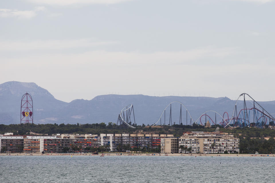 <p>Platz sechs liegt in Spanien, circa 90 Kilometer von Barcelona entfernt. Neben dem Freizeitpark PortAvenura umfasst das Resort noch mehrere Hotels, einen Wasserpark, sowie seit 2017 das Ferrari Land. Achterbahn-Fans kommen besonders auf ihre Kosten, da mit der Bahn Shambhala eine Top-Achterbahn bereitsteht: mit 134 km/h ist die Bahn einer der schnellsten Hypercoaster Europas. (Foto: ddp) </p>