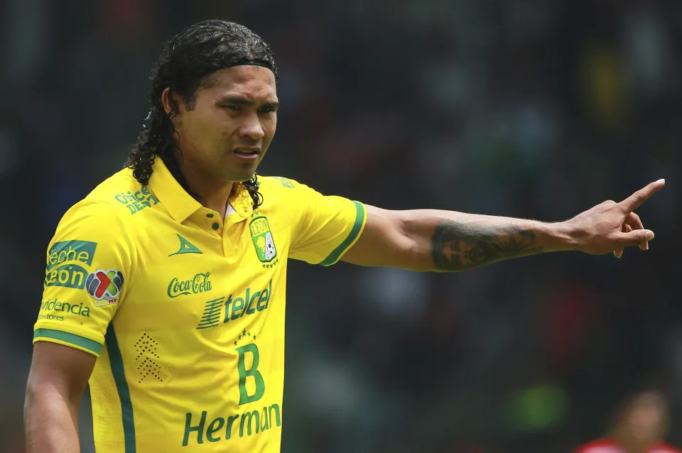 Gullit Pe&#xf1;a en un partido de agosto de 2015 entre Le&#xf3;n y Toluca, en el Estadio Nemesio Diez. (Getty Images)