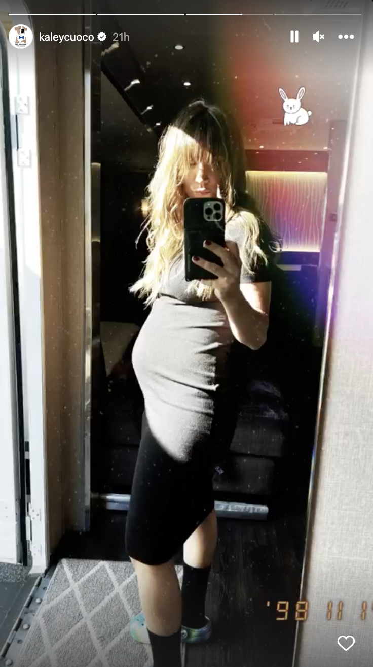 Cuoco shows off her growing baby bump. (@kaleycuoco / Instagram)