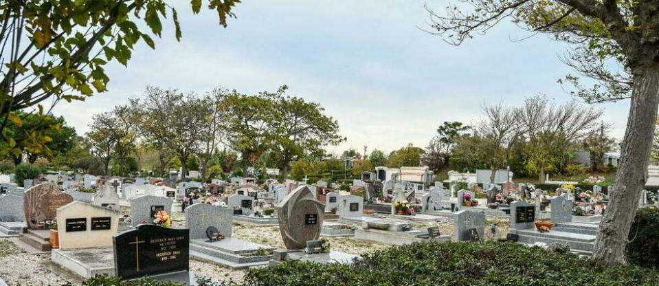 Les limites territoriales de chaque commune vont ainsi être décalées de quelques centaines de mètres pour agrandir le cimetière (photo d'illustration).  - Credit:MICHEL CLEMENTZ / MAXPPP / PHOTOPQR/L'INDEPENDANT/MAXPPP