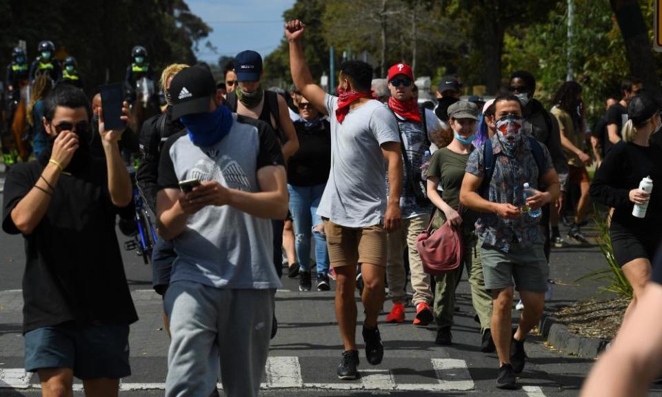 Anti-lockdown protesters during the protest at Elsternwick Park in Melbourne