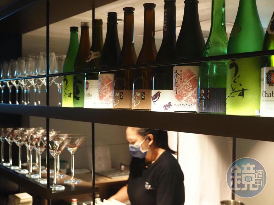 店內設有日本酒調酒區。