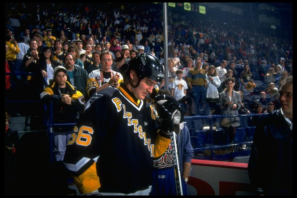 Hockey: Portrait of Pitts. Penguins #66 Mario Lemieux waiting to get on the ice.  (Photo by Scott Wachter/The LIFE Images Collection/Getty Images)