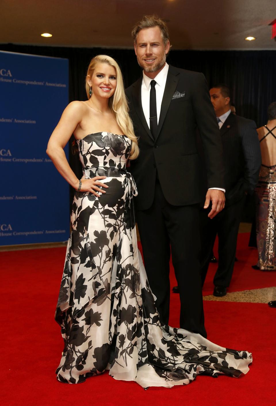 Actors Jessica Simpson and Eric Johnson arrive on the red carpet at the annual White House Correspondents' Association Dinner in Washington, May 3, 2014. (REUTERS/Jonathan Ernst)