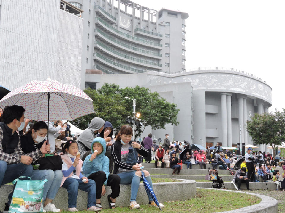 無肉市集在慈大校園舉辦，也對應了慈濟今年以「大哉教育」來呼籲省思天地人我之間的關係，讓各個年齡階層的人，以共同行動讓世界變得更美好。 