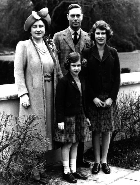 <p>The family poses together. Later this year, Buckingham Palace would be bombed during the Blitz, then again in November.</p>