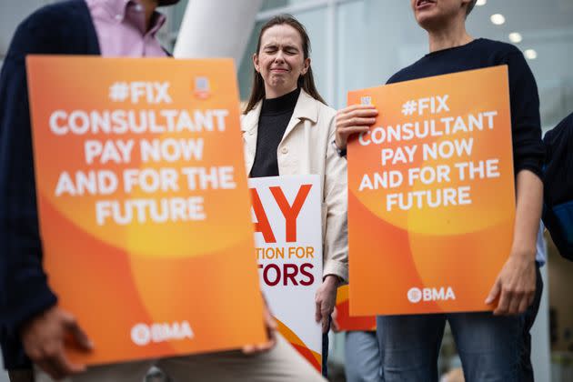 LONDON, ENGLAND - OCTOBER 02: Junior doctors and consultants picket outside University College Hospital at the beginning of a three day strike over pay, on October 02, 2023 in London, England. The 72-hour work stoppage is the second joint walkout by groups of junior doctors and NHS consultants who are members of the British Medical Association. (Photo by Leon Neal/Getty Images)