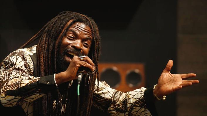 Rocky Dawuni performing in Las Vagas