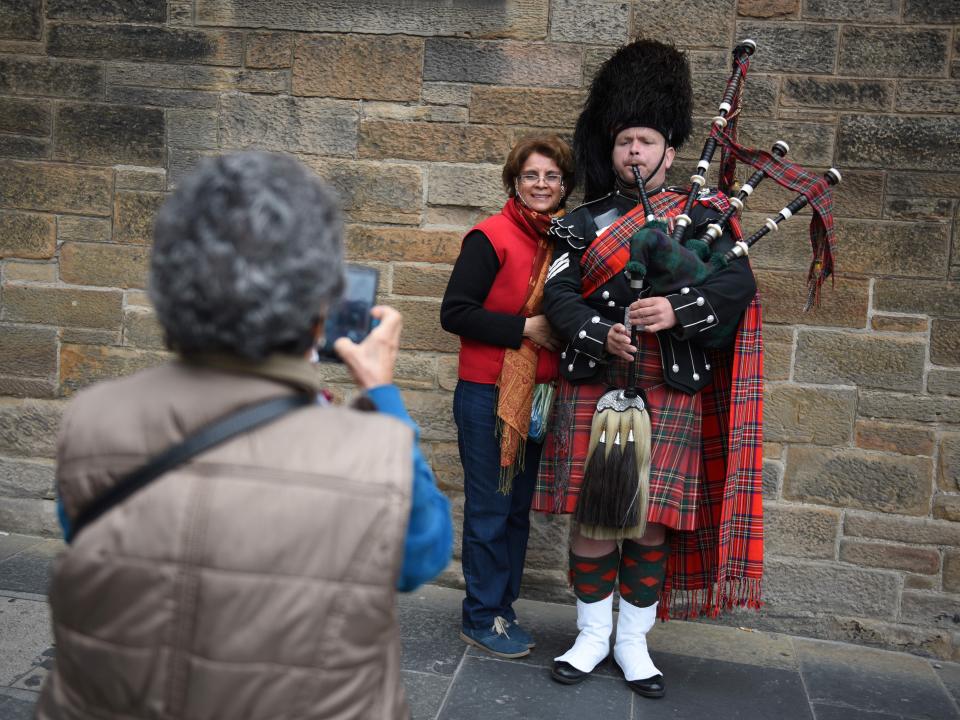 bagpiper edinburgh scotland