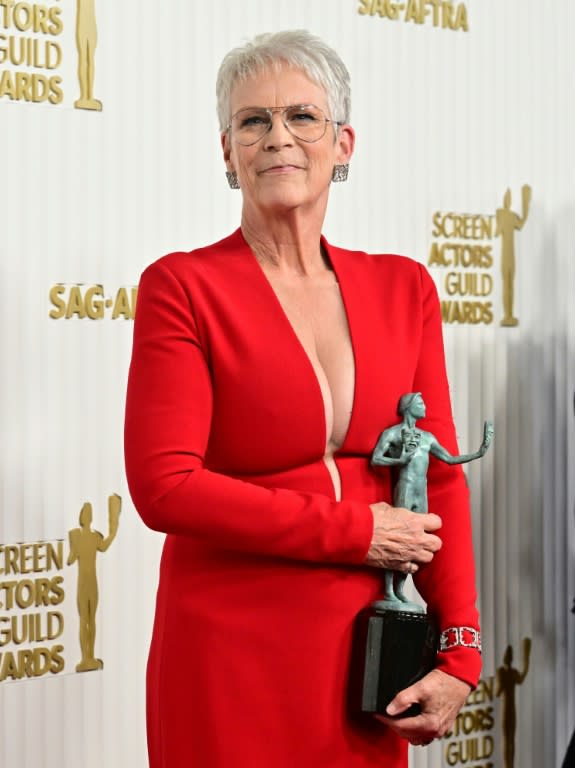 After 40+ years in showbiz, Jamie Lee Curtis strikes Oscars gold