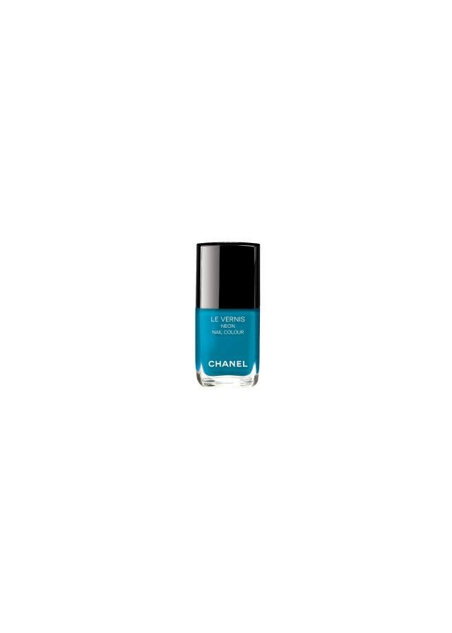 "Le Vernis" nail polish in Electric from the Chanel "Neon Wave" collection