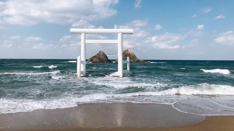 糸島櫻井神社「白色鳥居」。圖片來源：photoAC