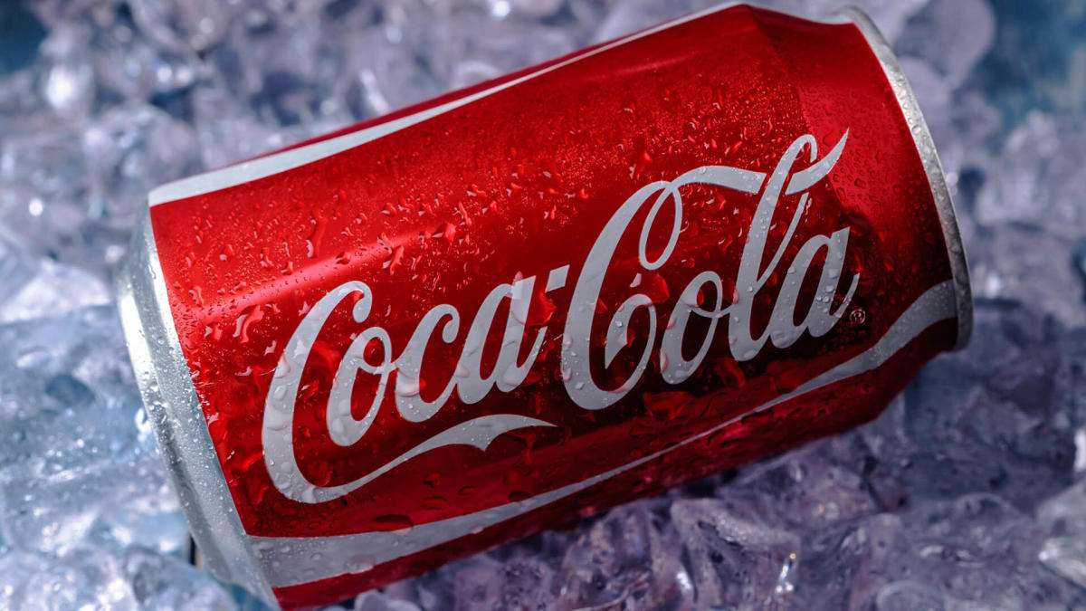 Бутилиращата компания на Coca-Cola прави значителна промяна в опаковката на алуминиеви кутии: „75 000 паунда пластмаса всяка година“