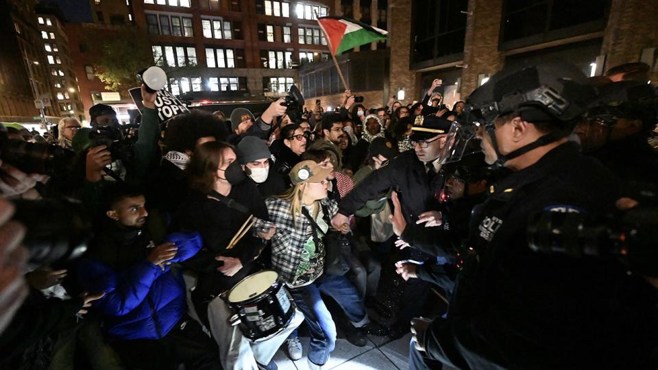<div>Police intervene and arrest more than 100 students at New York University (NYU) who continue their demonstration on campus in solidarity with the students at Columbia University and to oppose Israel's attacks on Gaza, in New York on April 22, 2024. (Photo by Fatih Aktas/Anadolu via Getty Images)</div>