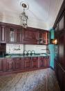 <p>The kitchen is elegant and ready for you to prepare some local delicacies.<br>(Airbnb) </p>