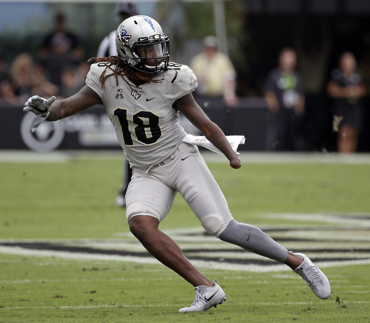 UCF LB Shaquem Griffin not cool with Charlie Strong's use of 'handicap' in  compliment