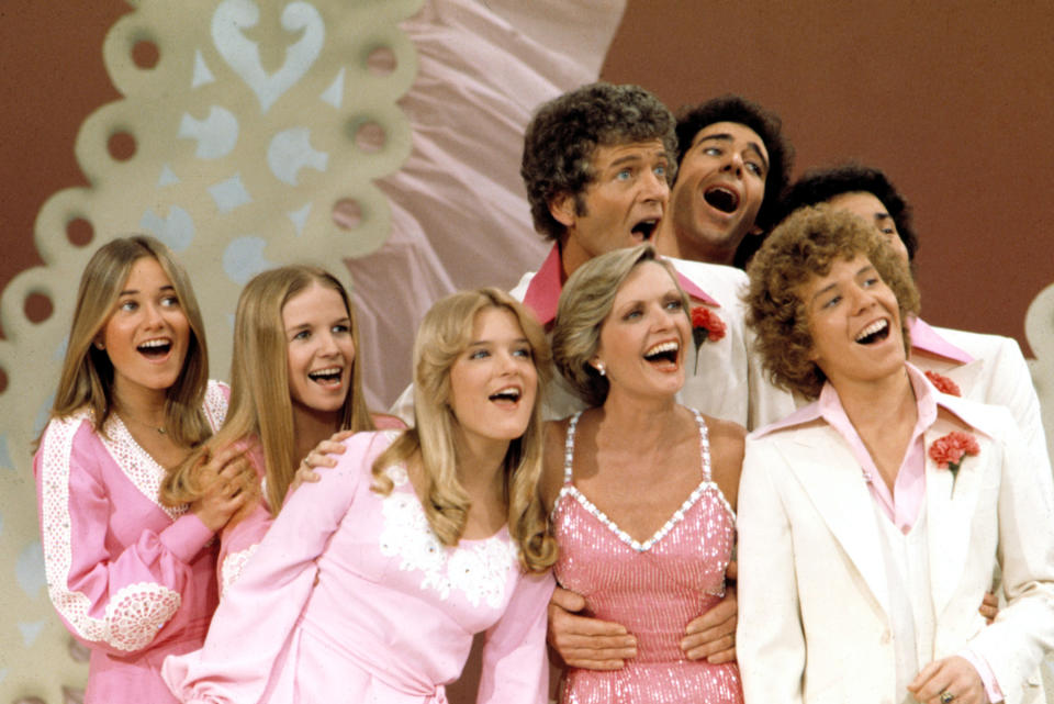 'The Brady Bunch Hour': Maureen McCormick, Geri Reischl, Susan Olsen, Robert Reed, Florence Henderson, Barry Williams, Christopher Knight, and Mike Lookinland, in 1977.