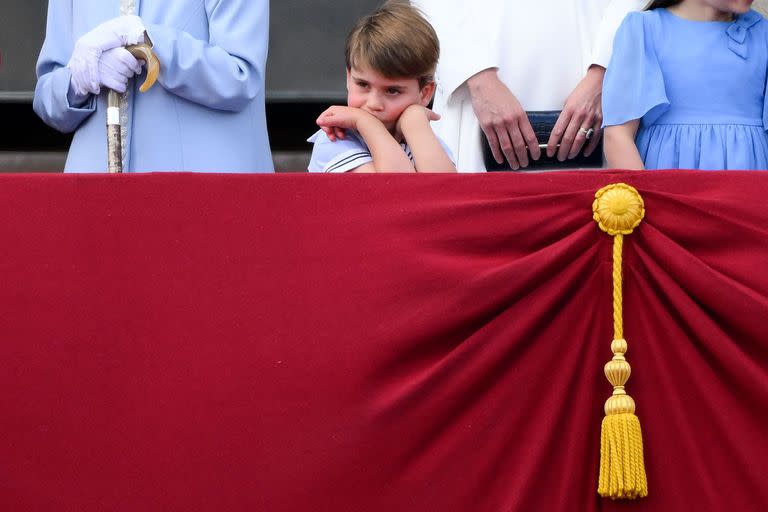 El príncipe Louis, en un momento tranquilo durante el desfile