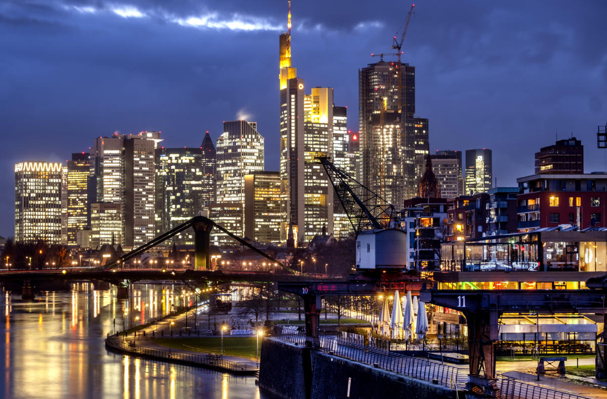 Über der deutschen Wirtschaft breitet sich Trübsinn aus, da sich die Unternehmen in den kommenden Monaten verlangsamen