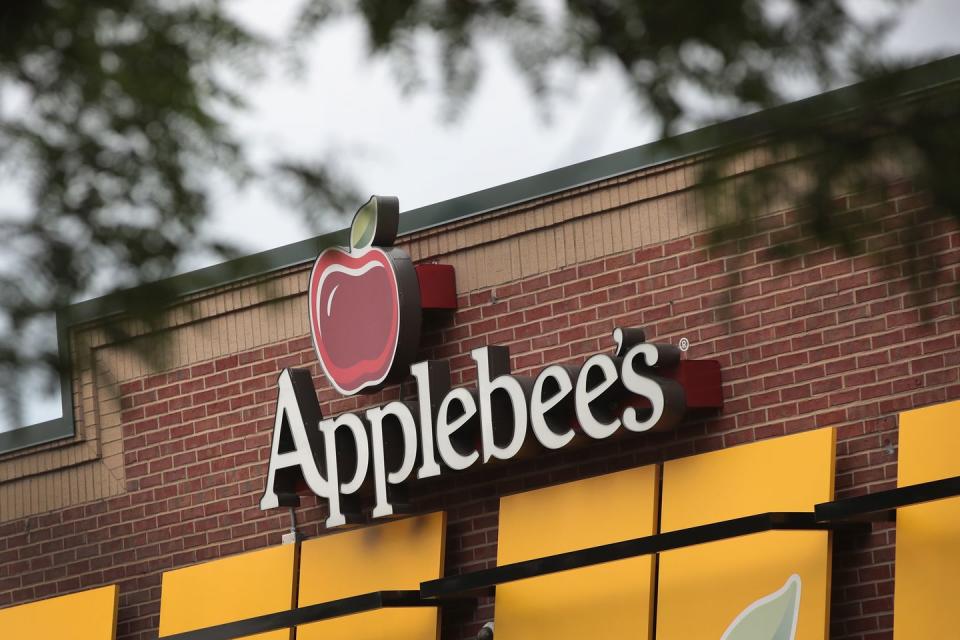 1) Applebee's