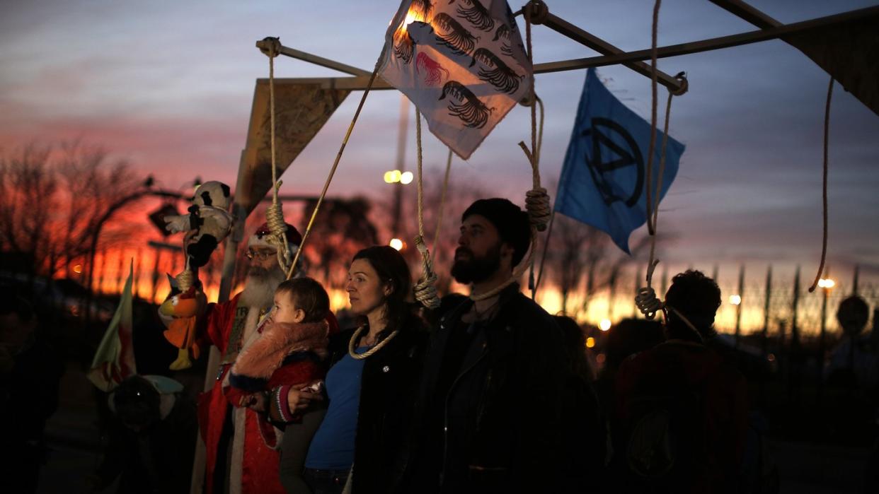 Demonstranten protestieren vor der COP25-Klimakonferenz.