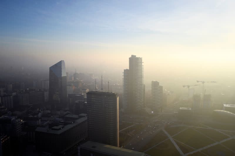 Fog and smog in Milan