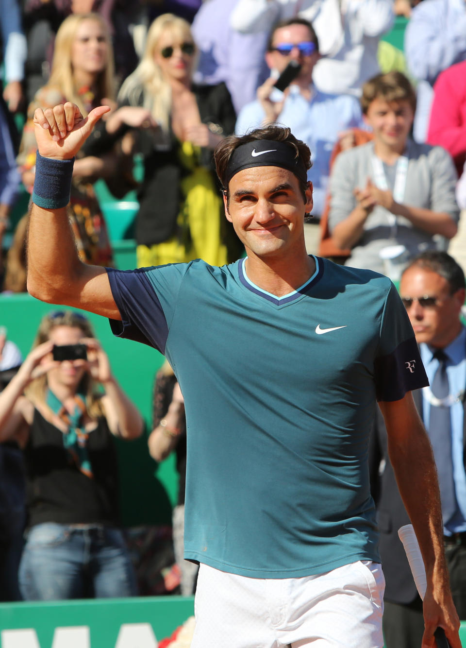 Roger Federer of Switzerland acknowledges applause after defeating Novak Djokovic of Serbia, in their semifinal match of the Monte Carlo Tennis Masters tournament, in Monaco, Saturday, April, 19, 2014. Federer won 7-6, 6-2. (AP Photo/Claude Paris)