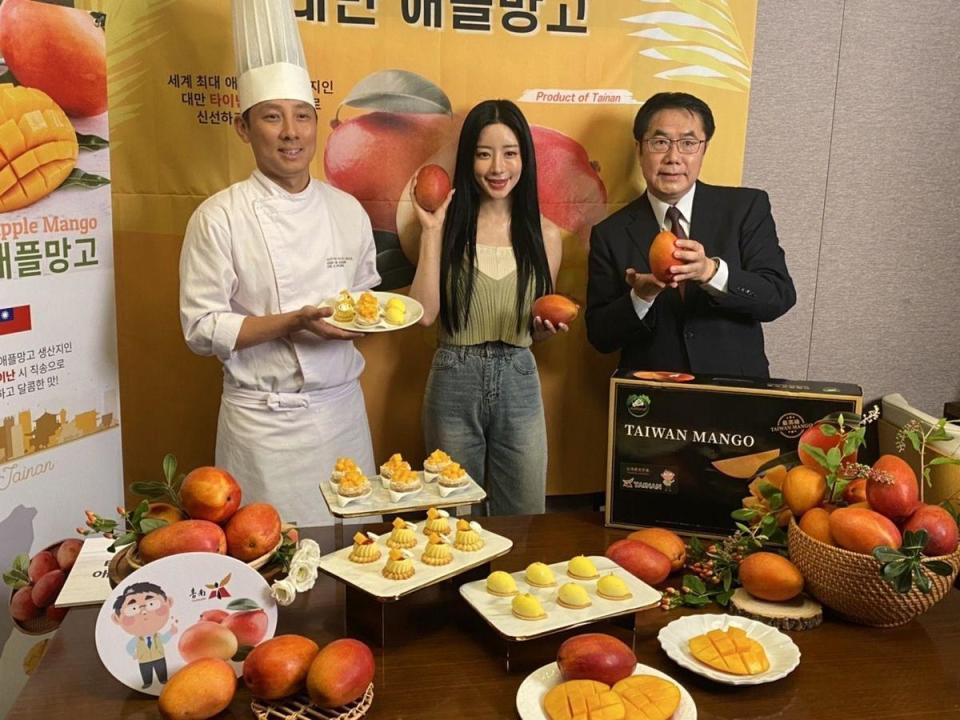 台南農業局與首爾樂天集團酒店合作，推出愛文芒果甜點。（台南市政府提供）