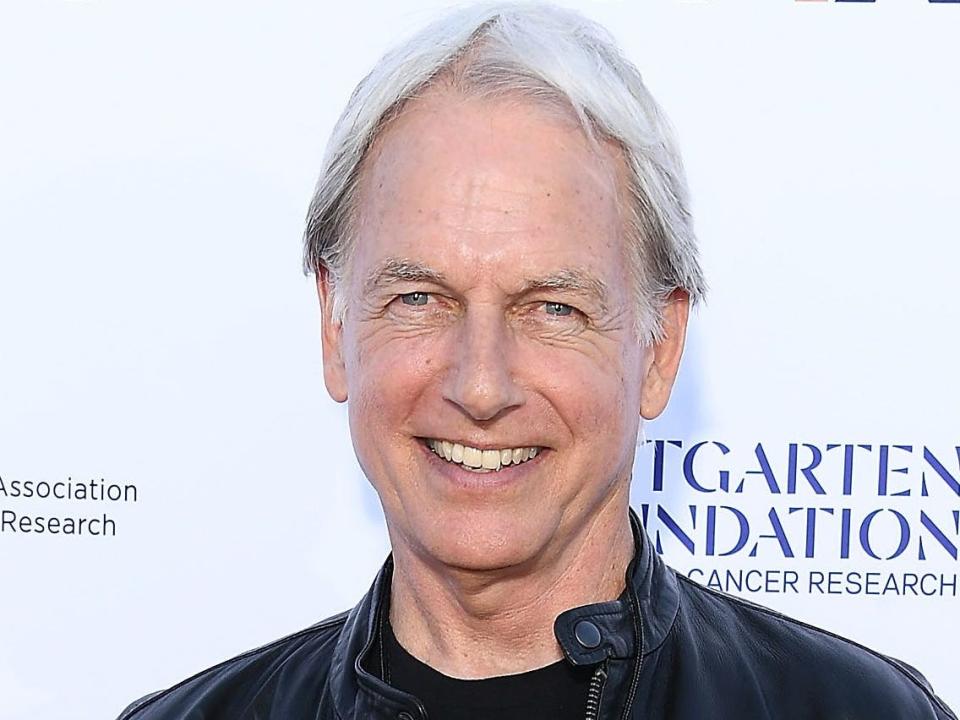 Mark Harmon arrives at the Stand Up To Cancer Marks 10 Years Of Impact In Cancer Research At Biennial Telecast at Barker Hangar on September 7, 2018 in Santa Monica, California.