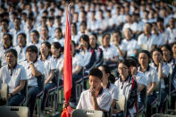 Al via in Cina il nuovo anno scolastico: solo a <strong>Wuhan</strong>, la città dove si è sviluppato il primo focolaio di coronavirus, hanno riaperto 2.842 tra asili, scuole primarie e secondarie per accogliere 1,4 milioni di studenti. Il vicedirettore dell'ufficio per l'istruzione di Wuhan ha annunciato che gli studenti delle scuole primarie e secondarie dovranno portare con sé le <strong>mascherine</strong>, ma non dovranno indossarle a scuola. A Wuhan, al momento, non ci sono casi confermati di Covid-19. (Getty Images)