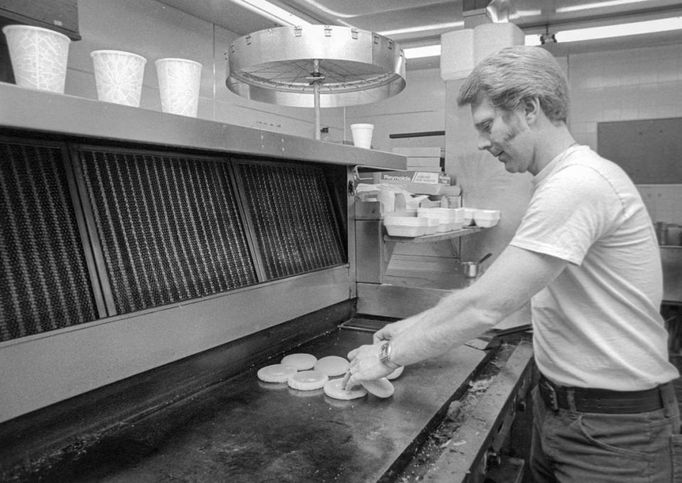 Mel Hahn Jr. owner, prepares burgers April 6, 1982. Ed’s Take-Out at the corner of California Blvd. and Monterey Streets built in 1954 as a mid-century modern building and was remodeled in 1978. It was remodled again after it became Splash Cafe.